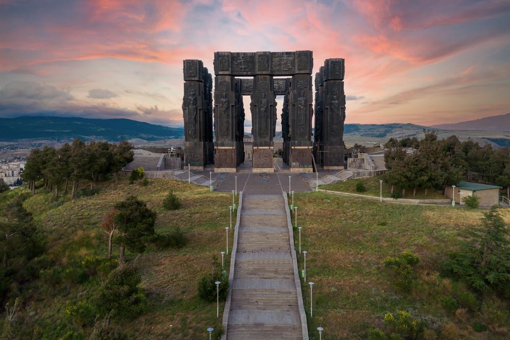 Grúzia fővárosának felejthetetlen, brutalista építészete