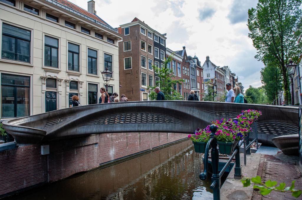 Amszterdamban áll világ első 3D-s nyomtatással készült hídja