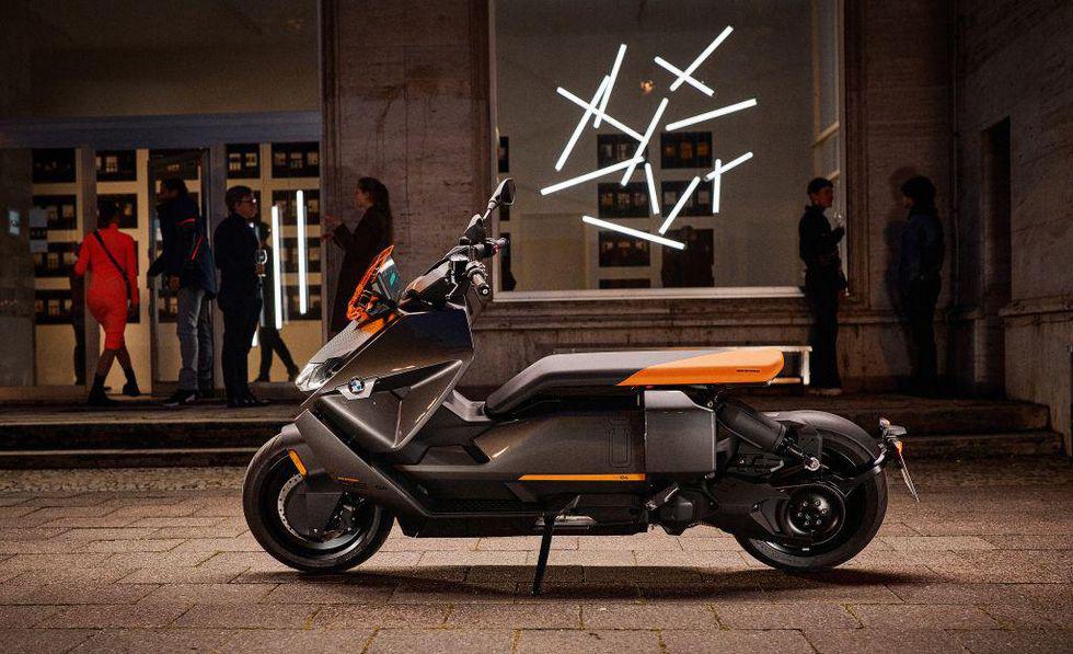 Ennél sportosabb nem lehet egy elektromos robogó!