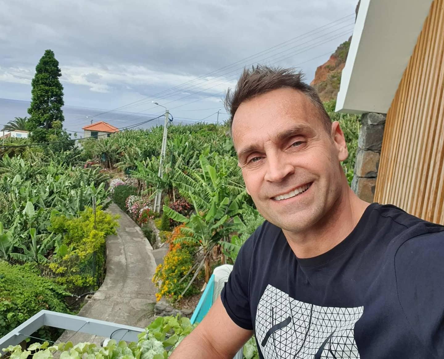 Katus Attila hónapokra külföldre költözött