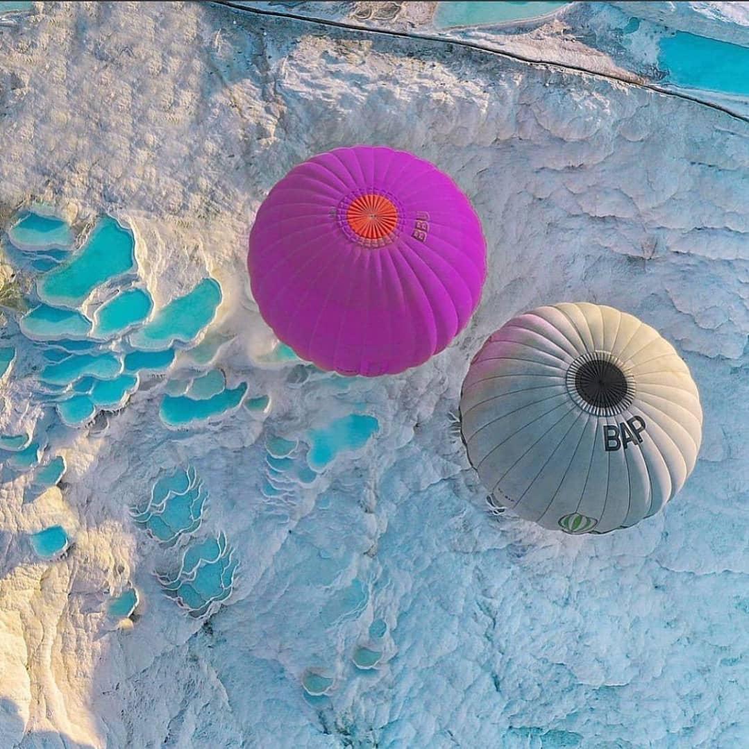 Pamukkale természetes termálmedencéi lenyűgözőek