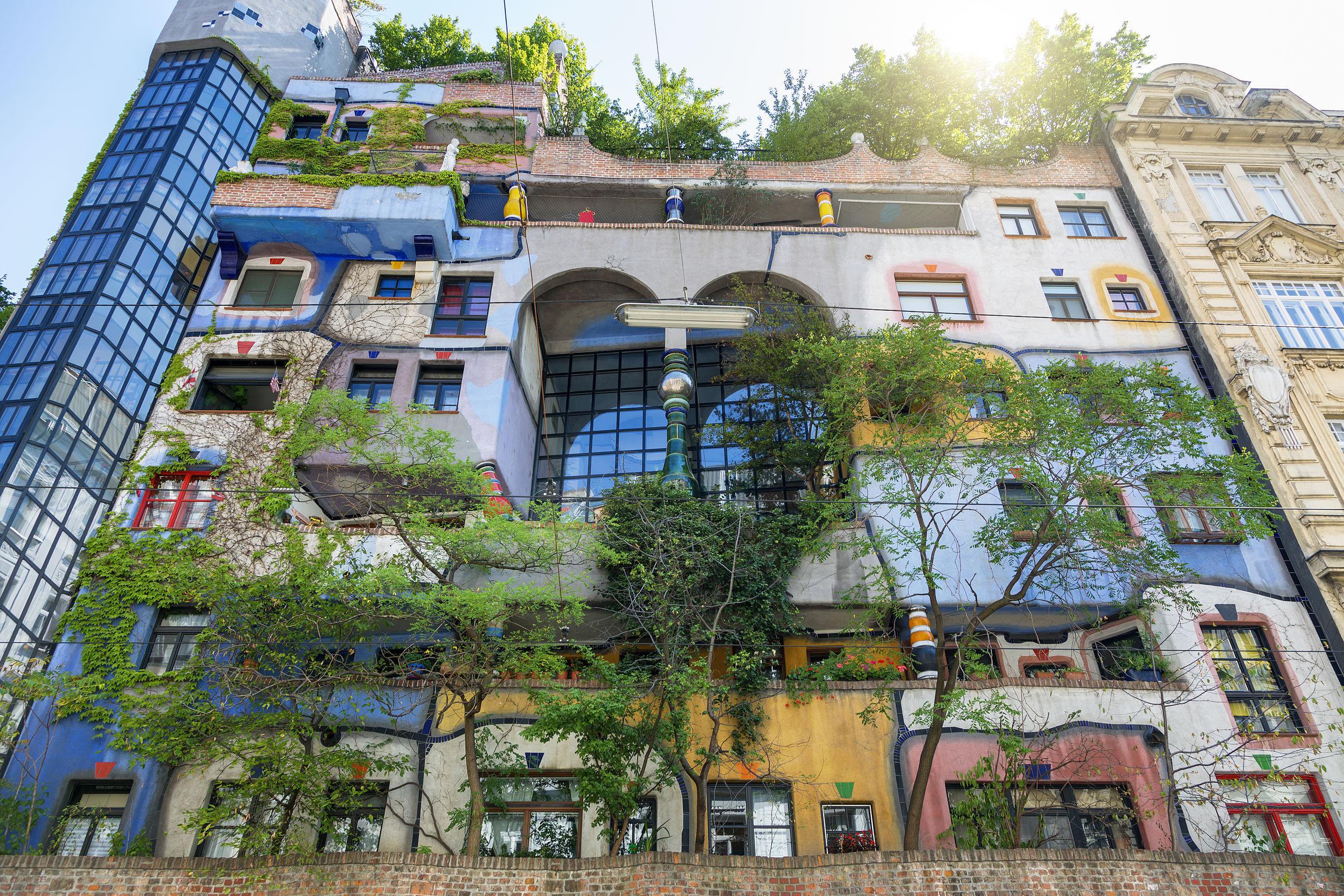 Mesevilág a házfalakon – a Hundertwasser-ház