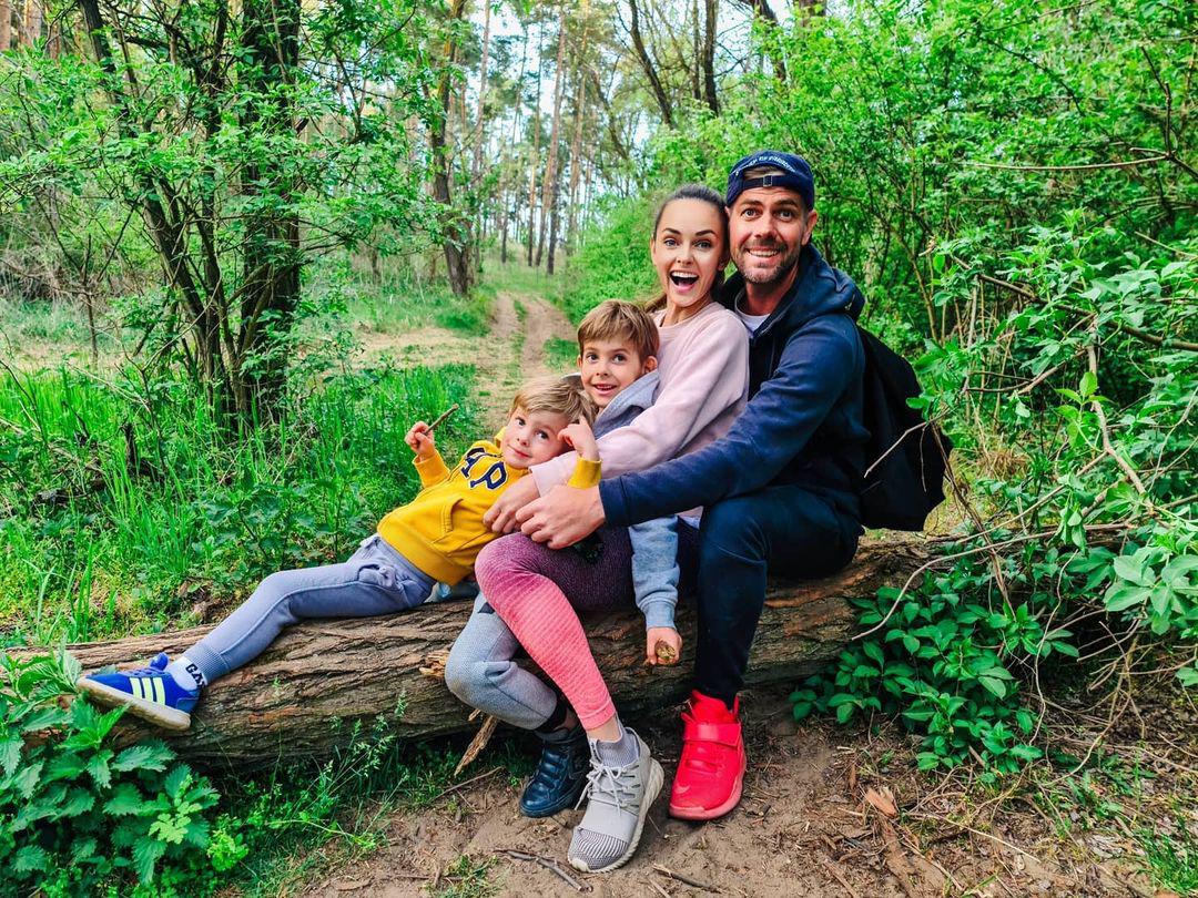 Dobó Ági: 
„Igazi jövős-menős család vagyunk”