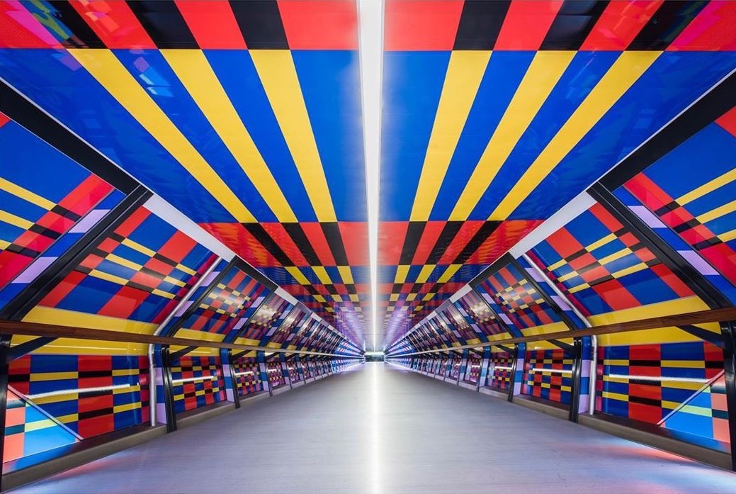 A londoni művész színekbe öltözteti a várost