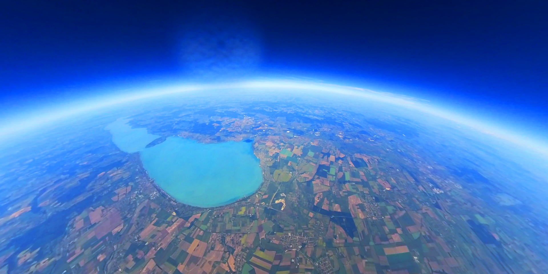 Egyedülálló légi fotók a Balatonról