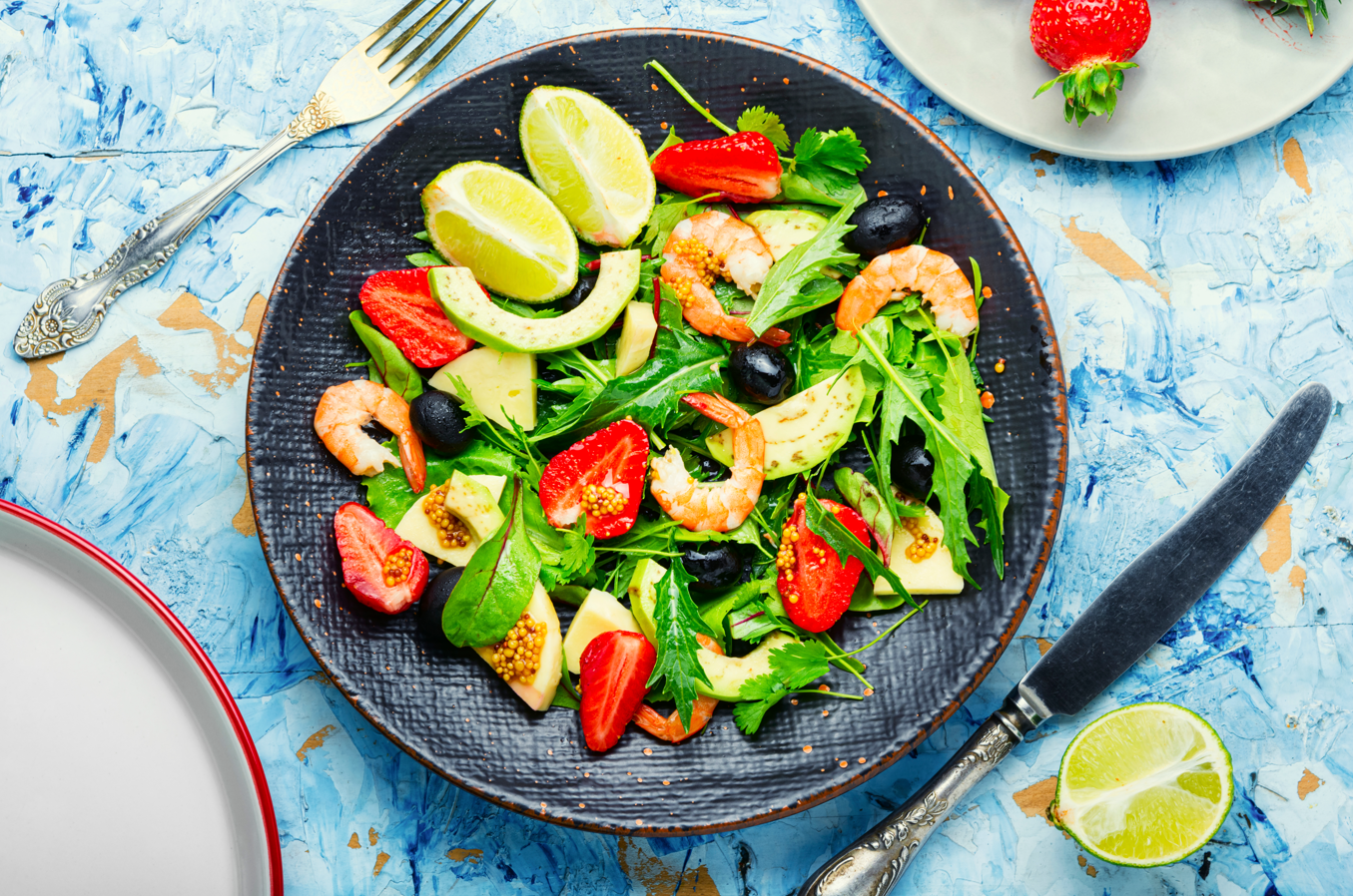 A desszerteken túl: 3 ínycsiklandozó epres főétel a szezonra