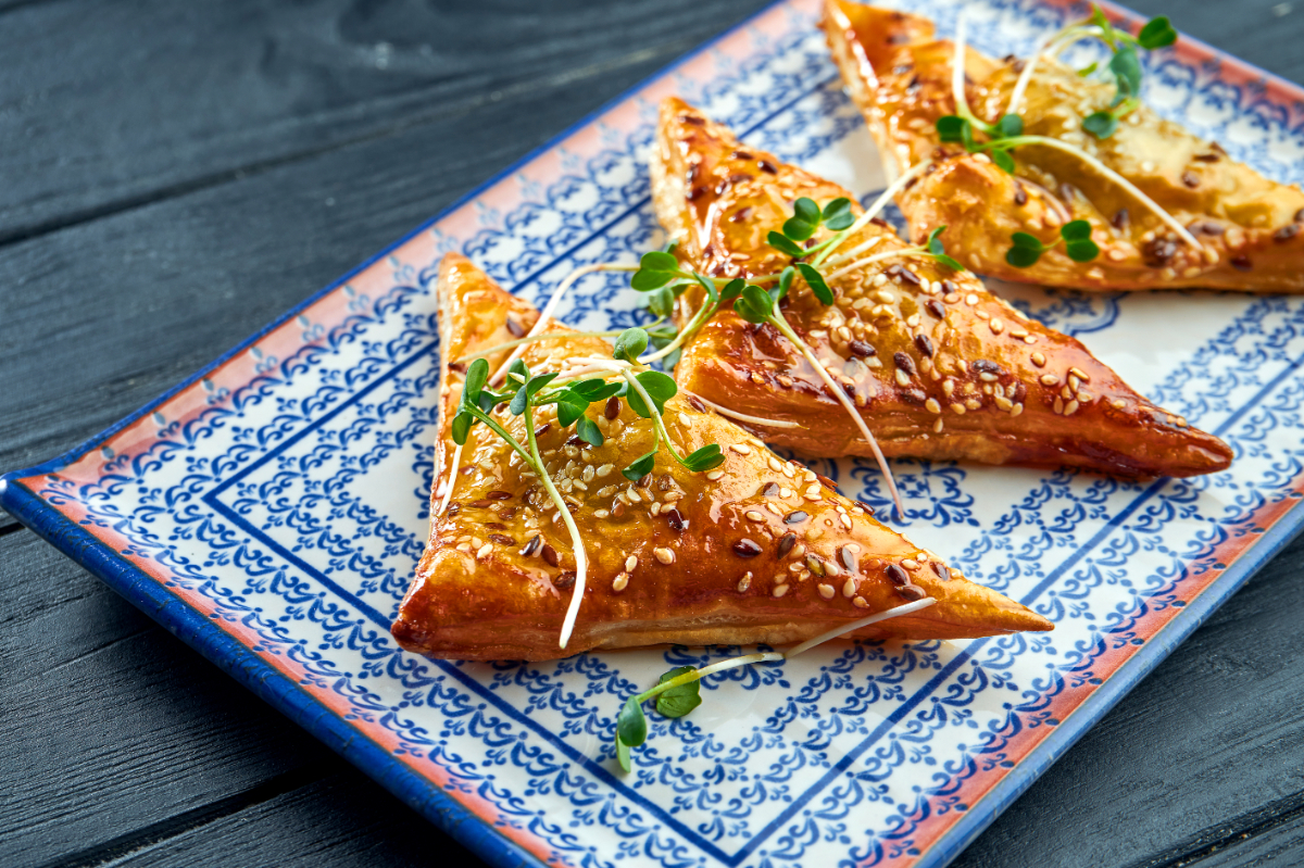 Ropogós, krémes és elképesztően finom: így készítsünk igazi balkáni spenótos bureket