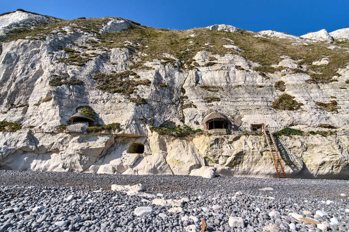 A titkos tengerpart, amit csak egy sötét barlangon és egy létrán tudunk megközelíteni