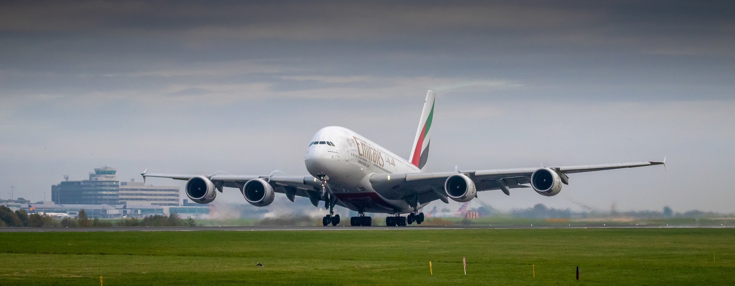 Budapesten toboroz az Emirates, 5000 légiutas-kísérőt keresnek