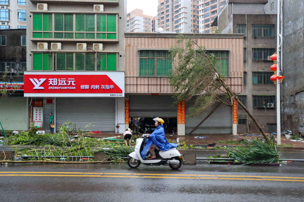 Felhőkarcolók, hidak pusztulnak: 30 éve nem látott szupertájfun Vietnámban