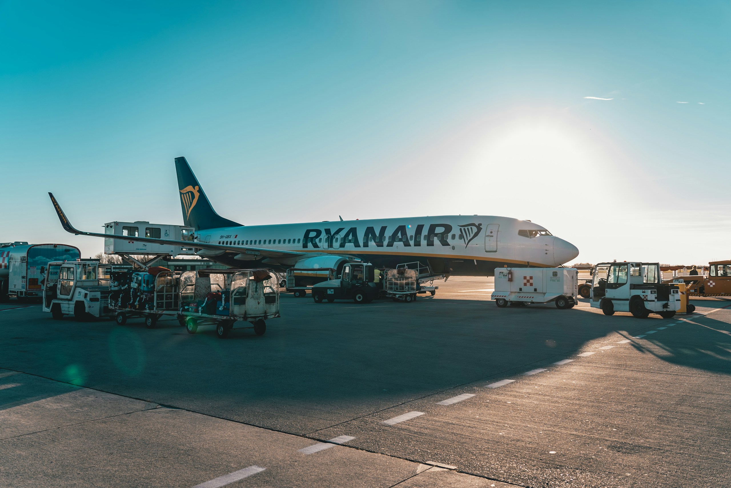 Káosz Milánó egyik repülőterén, landoláskor felrobbant a Ryanair egyik gépének a kereke