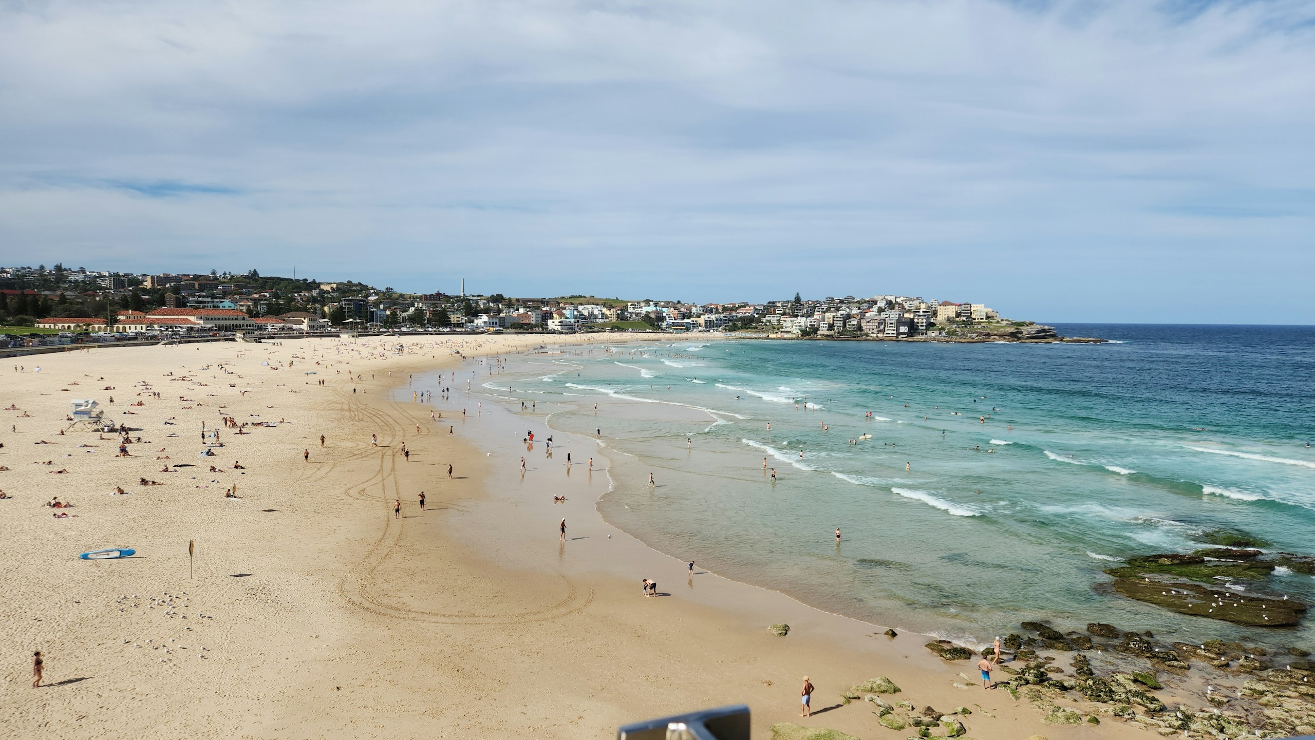 Több ezer rejtélyes gömbre bukkantak a Sydney partjainál