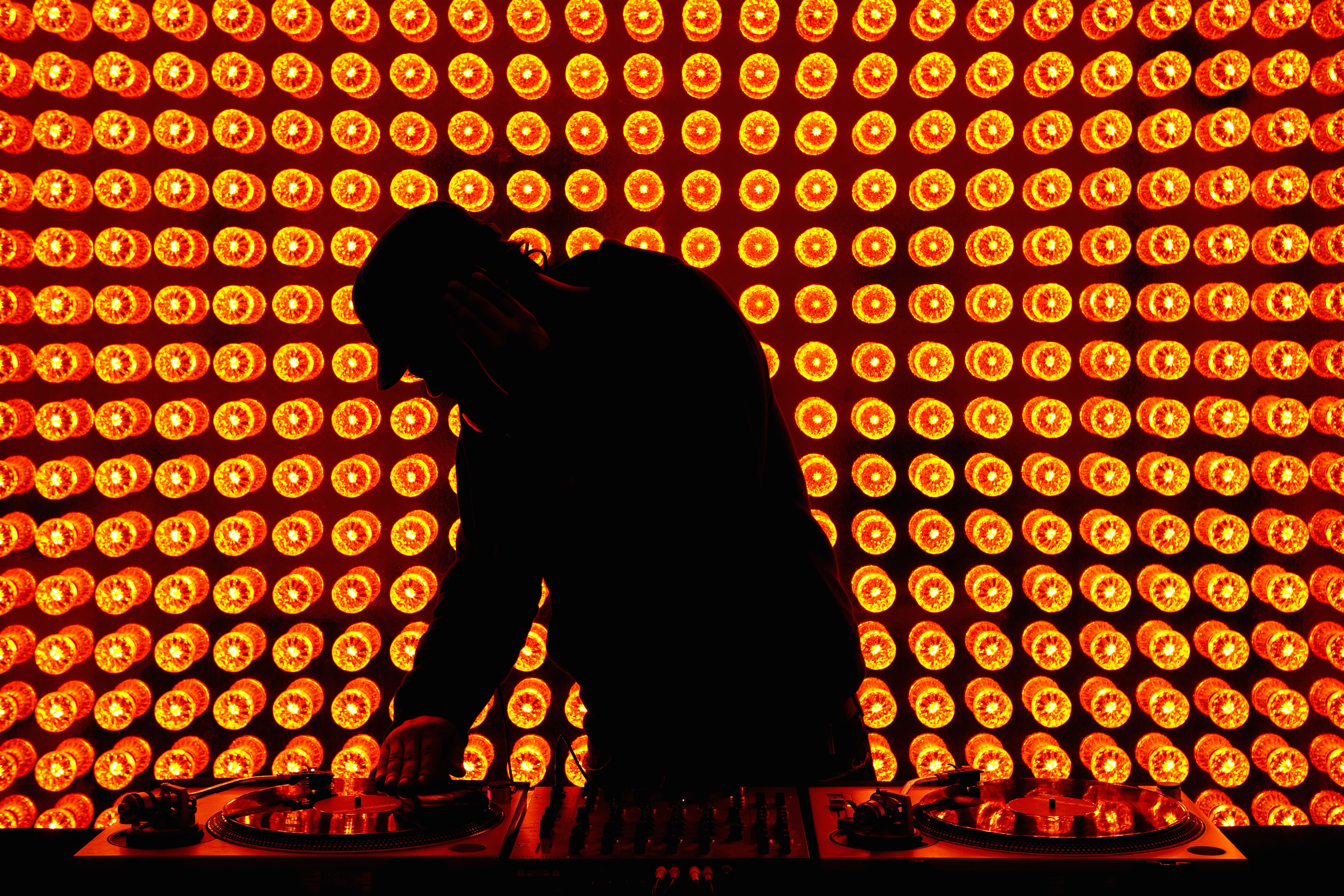 Budapestnél csak egy városban pezsgőbb az éjszakai élet