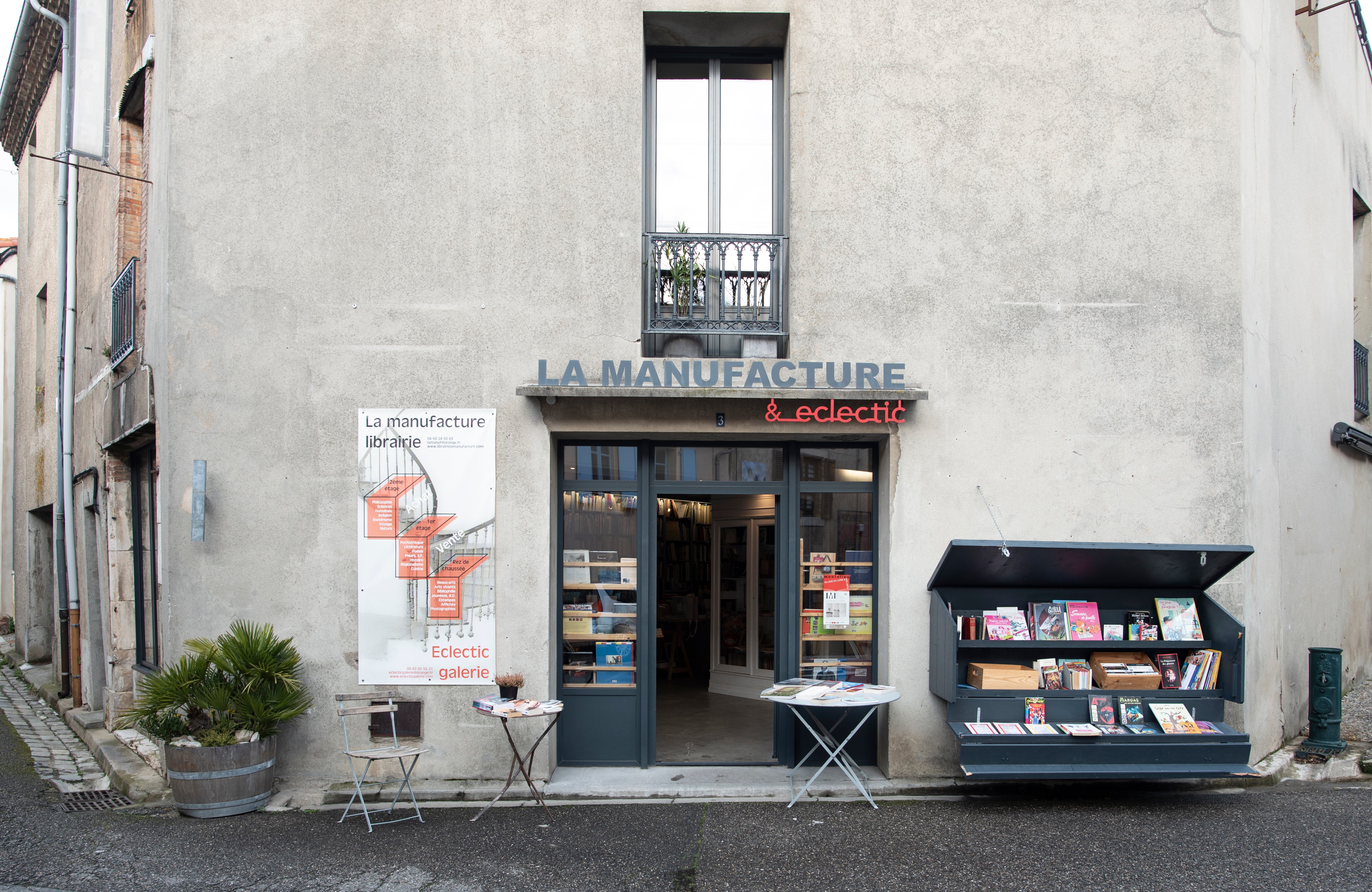 A 821 fős francia falu, ami lámpásként vonzza a könyvmolyokat