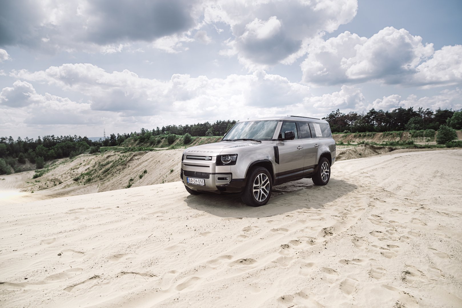 Lehet egy luxusterepjáró sportos, elegáns és szolid? Igen, mutatjuk!