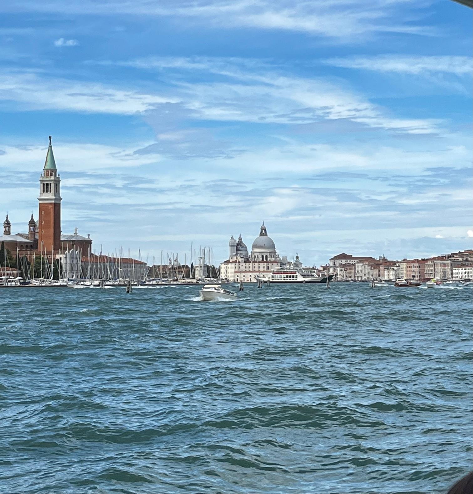 Még kaptak fél év haladékot a Velencébe utazók