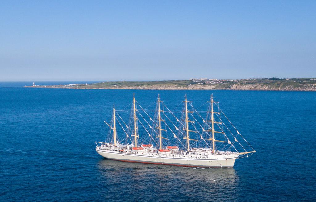 6 csillagos óriási hajóhotel kápráztatja el a foci-vb vendégeit