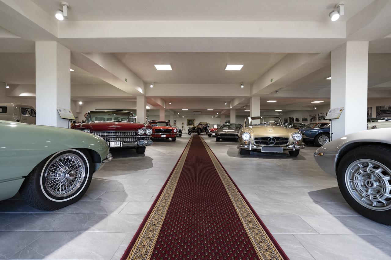 Garázsból múzeum – Egy magángyűjtemény híres oldtimerei